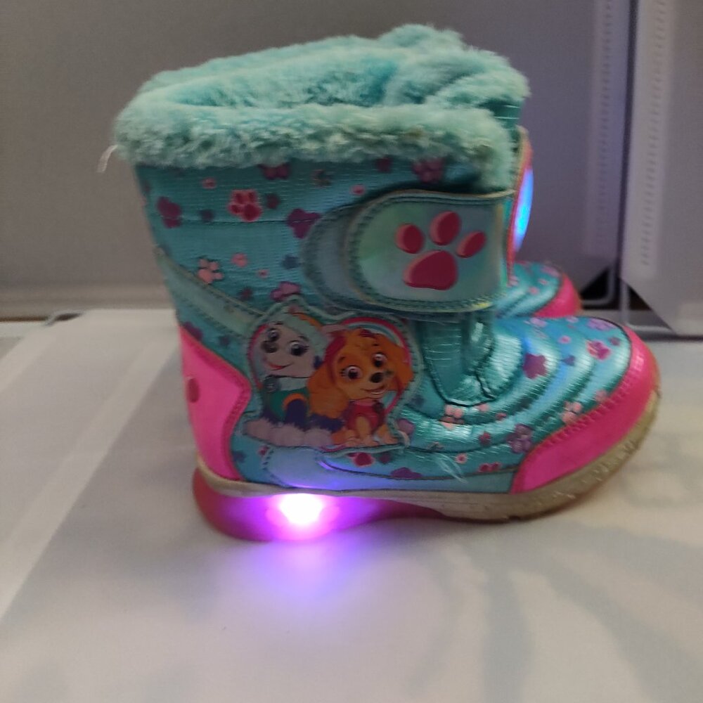 Paw patrol snow boots Kids Size 11